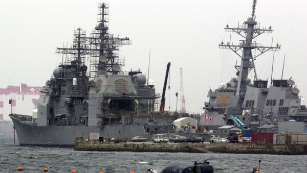 El USS Chancellor y el USS Curtis Wilbur en la base naval de EEUU en Yokosuka  - Sputnik Mundo