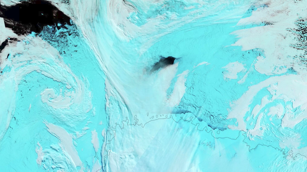 Agujeros en el hielo de la Antártida - Sputnik Mundo