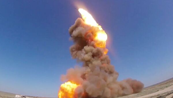 Lanzamiento de un interceptor de misiles modermizado ruso - Sputnik Mundo