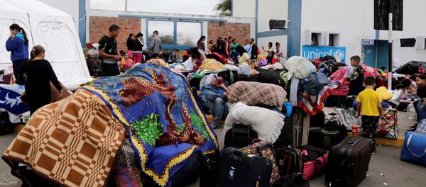 Migrantes venezolanos en la frontera peruana Migrantes venezolanos en la frontera peruana - Sputnik Mundo