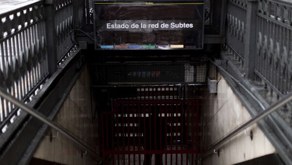 El metro de Buenos Aires, a oscuras tras el apagón del 16 de junio - Sputnik Mundo