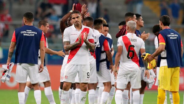 Futbolistas de la selección peruana tras el partido frente a Venezuela por la Copa América - Sputnik Mundo