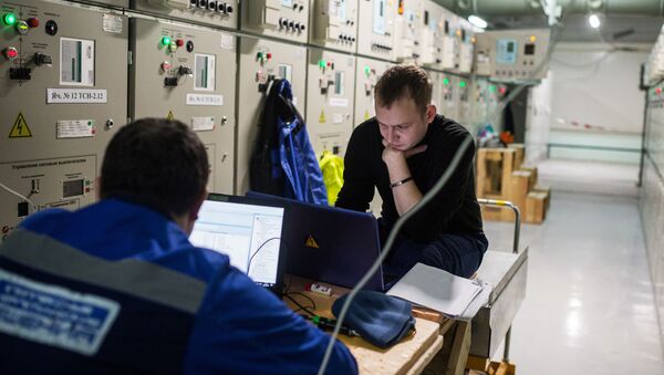 Ingenieros de la Central Termoeléctrica de Simferópol (Rusia) - Sputnik Mundo