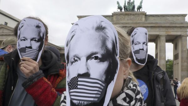 Protesta contra la posible extradición de Julian Assange a EEUU en Berlín, el 2 de mayo de 2019 - Sputnik Mundo