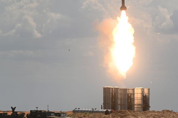 3, 2, 1... ¡Fuego! Los S-300 destruyen blancos enemigos durante unos ejercicios en Astracán  - Sputnik Mundo