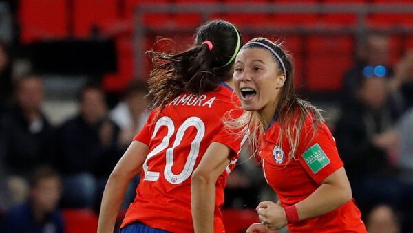 Yanara Aedo, de la selección de Chile, celebra el gol a Tailandia durante el Muncial femenino de fútbol en Francia, el 19 de junio de 2019 - Sputnik Mundo
