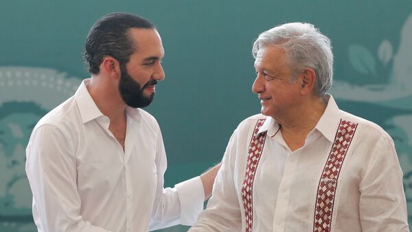  El presidente de México, Andrés Manuel López Obrador, junto a su homólogo salvadoreño, Nayib Bukele  - Sputnik Mundo