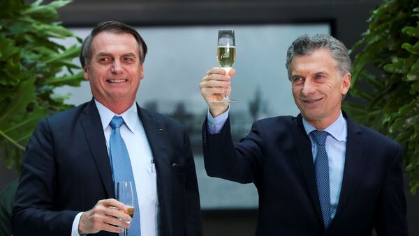 El presidente de Brasil, Jair Bolsonaro, junto a su homólogo argentino, Mauricio Macri - Sputnik Mundo