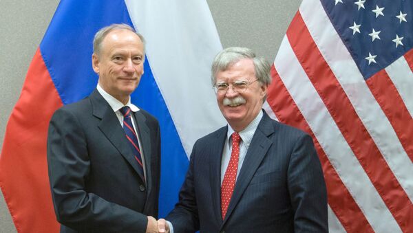 El secretario del Consejo de Seguridad de Rusia, Nikolái Pátrushev, y el asesor de Seguridad Nacional de la Casa Blanca, John Bolton - Sputnik Mundo