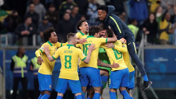 Brasil gana en penales en cuartos de final de la Copa América - Sputnik Mundo