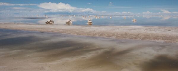 El salar de Uyuni en Bolivia, gran reserva de litio El salar de Uyuni en Bolivia, gran reserva de litio - Sputnik Mundo