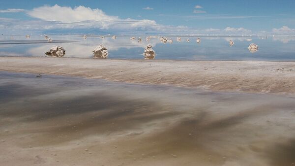 El salar de Uyuni en Bolivia, gran reserva de litio - Sputnik Mundo