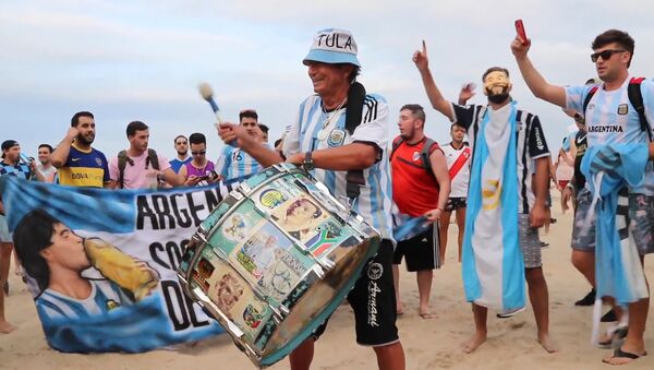 Los hinchas argentinos se preparan para el enfrentamiento contra la selección de Venezuela - Sputnik Mundo