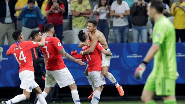 La selección de Chile celebra su victoria ante Colombia en la Copa América de Brasil, el 28 de junio de 2019 - Sputnik Mundo