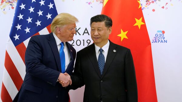 El presidente estadounidense, Donald Trump, y el presidente chino, Xi Jinping, en Osaka - Sputnik Mundo