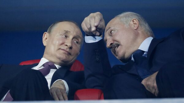 El presidente de Rusia, Vladímir Putin junto al presidente de Bielorrusia, Alexandr Lukashenko (archivo) - Sputnik Mundo