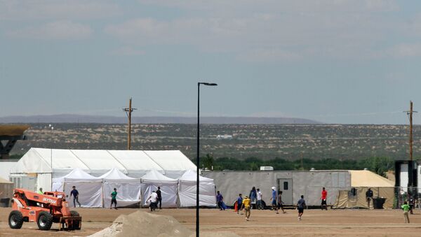 Centro de detención de inmigrantes ilegales en el estado de Texas, EEUU - Sputnik Mundo