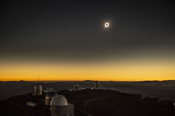 La sonrisa del sol: así se vio el eclipse total en América Latina
La sonrisa del sol: así se vio el eclipse total en América Latina
- Sputnik Mundo
