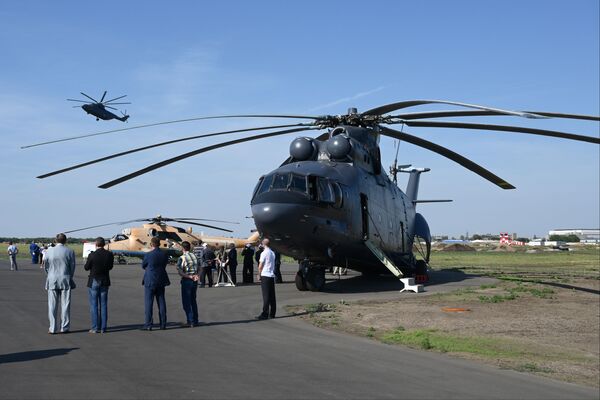 Тяжелый военно-транспортный вертолет Ми-26Т2 - Sputnik Mundo