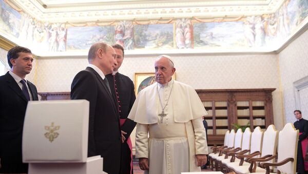 El presidente ruso, Vladímir Putin, y el papa Francisco - Sputnik Mundo