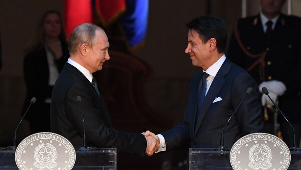 El presidente ruso Vladímir Putin se reúne con el primer ministro italiano Giuseppe Conte - Sputnik Mundo