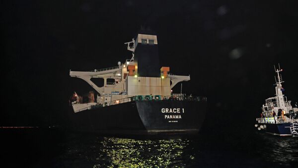 El buque petrolero Grace 1 con el crudo iraní detenido en Gibraltar - Sputnik Mundo