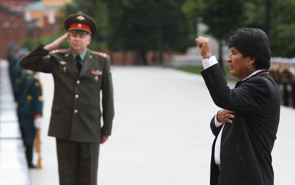 Evo Morales participa en una ceremonia oficial para conmemorar a los héroes caídos durante la Segunda Guerra Mundial en Moscú Evo Morales participa en una ceremonia oficial para conmemorar a los héroes caídos durante la Segunda Guerra Mundial en Moscú - Sputnik Mundo