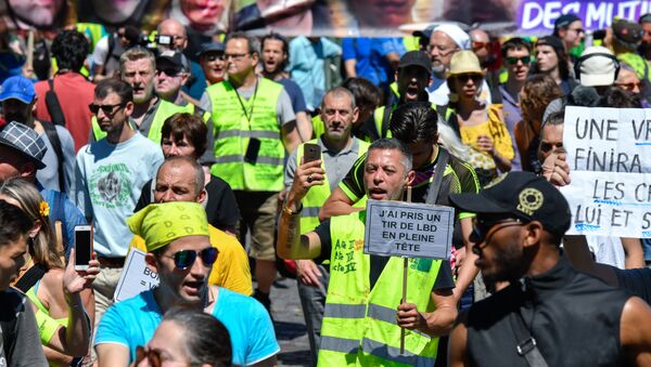 Las protestas de los 'chalecos amarillos' en París, Francia - Sputnik Mundo