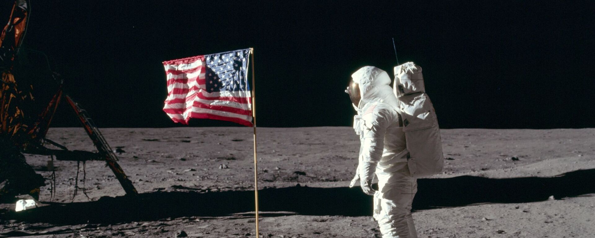 El astronauta Buzz Aldrin en la superficie lunar en 1969; él y Neil Armstrong fueron los primeros en pisar la Luna - Sputnik Mundo, 1920, 16.01.2023