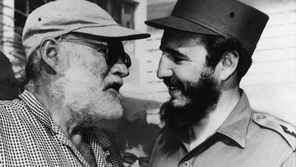 Ernest Hemingway y Fidel Castro - Sputnik Mundo