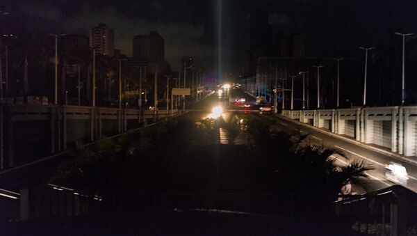 La calles sumergidas en la oscuridad a raíz del nuevo apagón en Venezuela - Sputnik Mundo