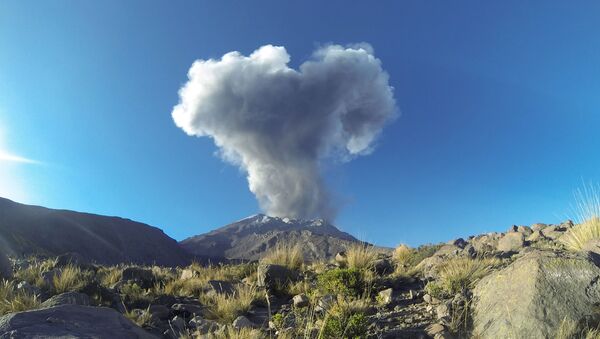 Volcán Ubinas en Perú - Sputnik Mundo
