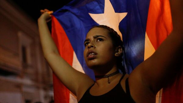 Una joven con la bandera de Puerto Rico - Sputnik Mundo