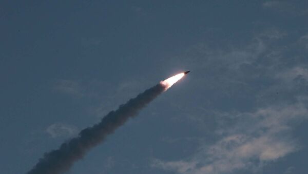 Lanzamiento de un misil por Corea del Norte - Sputnik Mundo