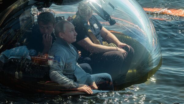 Vladímir Putin se sumerge a bordo de un basticáfo - Sputnik Mundo