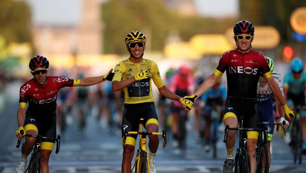 El ciclista colombiano Egan Bernal vence en el Tour de Francia, el 28 de julio de 2019 - Sputnik Mundo