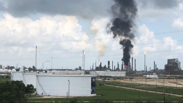 Planta petroquímica de la empresa ExxonMobil en Texas - Sputnik Mundo