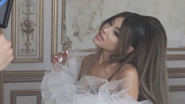 Ariana Grande, cantante estadounidense, durante la grabación de su nuevo videoclip - Sputnik Mundo
