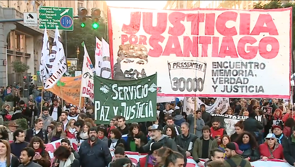 Justicia por Santiago: la marcha en Buenos Aires por la muerte del activista  - Sputnik Mundo