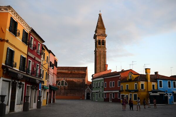 Башня в островном квартале Венеции Бурано, Италия - Sputnik Mundo
