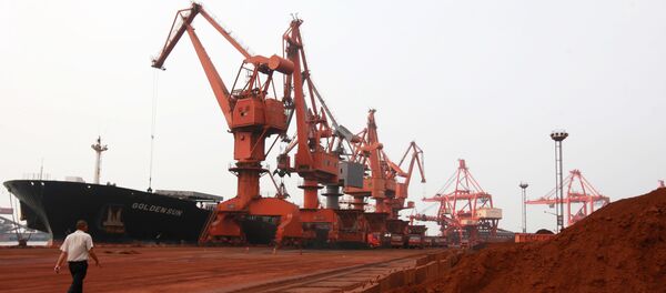 Descarga de metales de tierras raras en China (archivo) Descarga de metales de tierras raras en China (archivo) - Sputnik Mundo