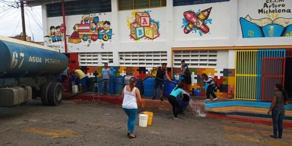 Cómo reaccionan los barrios frente al bloqueo económico en Venezuela Cómo reaccionan los barrios frente al bloqueo económico en Venezuela - Sputnik Mundo