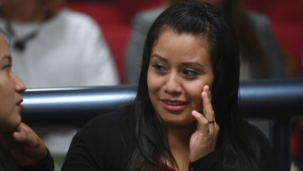  Evelyn Hernández, joven salvadoreña recién absuelta luego de tres años presa por un parto extrahospitalario - Sputnik Mundo