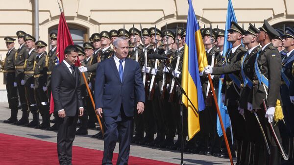 Volodymyr Zelenski, presidente de Ucrania, y Benjamín Netanyahu, primer ministro de Israel, en Kiev, el 19 de agosto de 2019 - Sputnik Mundo