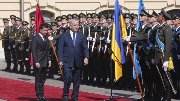 Volodymyr Zelenski, presidente de Ucrania, y Benjamín Netanyahu, primer ministro de Israel, en Kiev, el 19 de agosto de 2019 - Sputnik Mundo