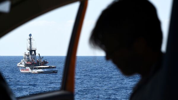 El barco de rescate de la ONG española Open Arms - Sputnik Mundo