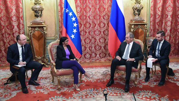 La vicepresidenta ejecutiva venezolana, Delcy Rodríguez, y el canciller ruso, Serguéi Lavrov - Sputnik Mundo