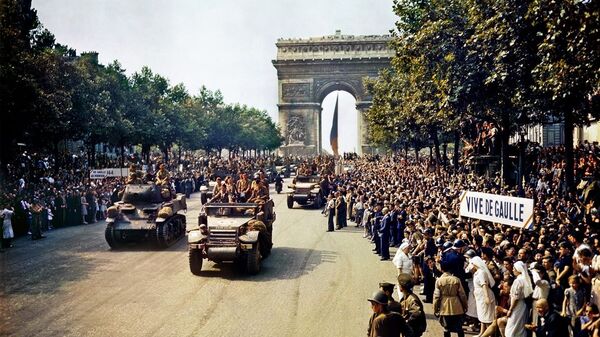 Desfile por los Campos Elíseos de unidades pertenecientes a la 2.ª División Blindada tras la Liberación de París - Sputnik Mundo