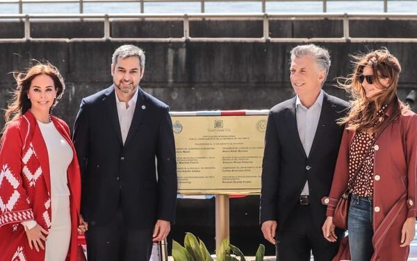 El presidente de Paraguay, Mario Abdo Benítez, y el presidente de Argentina, Mauricio Macri, durante la inauguración de un nuevo paso fronterizo - Sputnik Mundo
