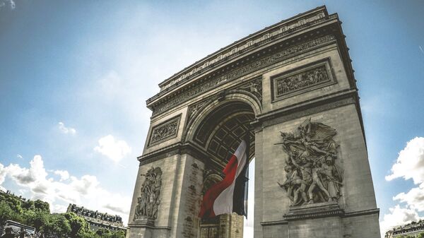 El Arco de Triunfo de París, Francia - Sputnik Mundo